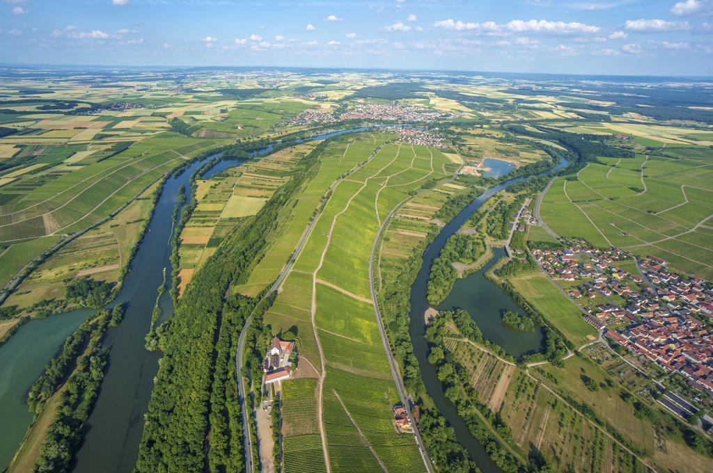 Vogelsburg Hotel Escherndorf ภายนอก รูปภาพ